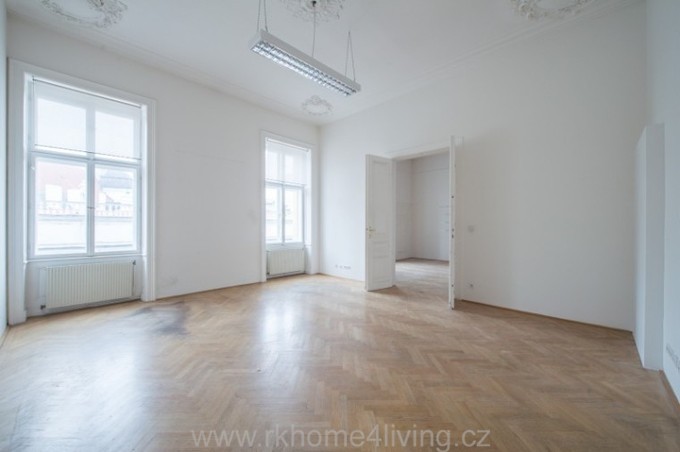 Prodej nebytových prostor 140 m2, v Praze 10 Vršovicích - Fotka 1