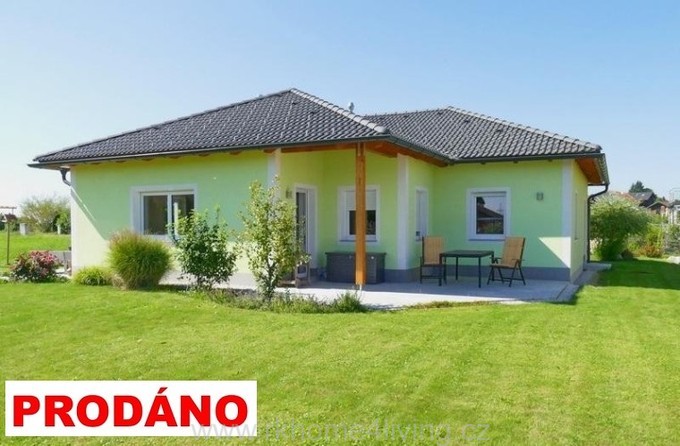 Rodinný dům, bungalov, 280 m2, 5+kk, se zahradou 1200 m2 v klidné části obce Křenice, Praha Východ