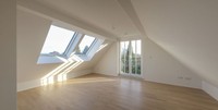 Podkrovní mezonetový byt 78 m2 2+1 v novostavbě domu v Říčanech u Prahy - Fotka 2